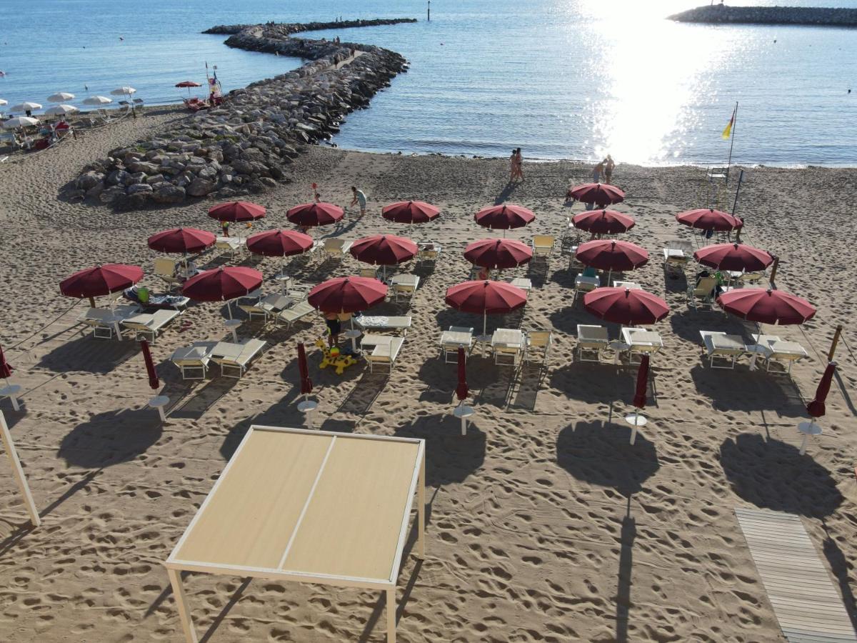 Miio Hotel San Vincenzo Exterior foto